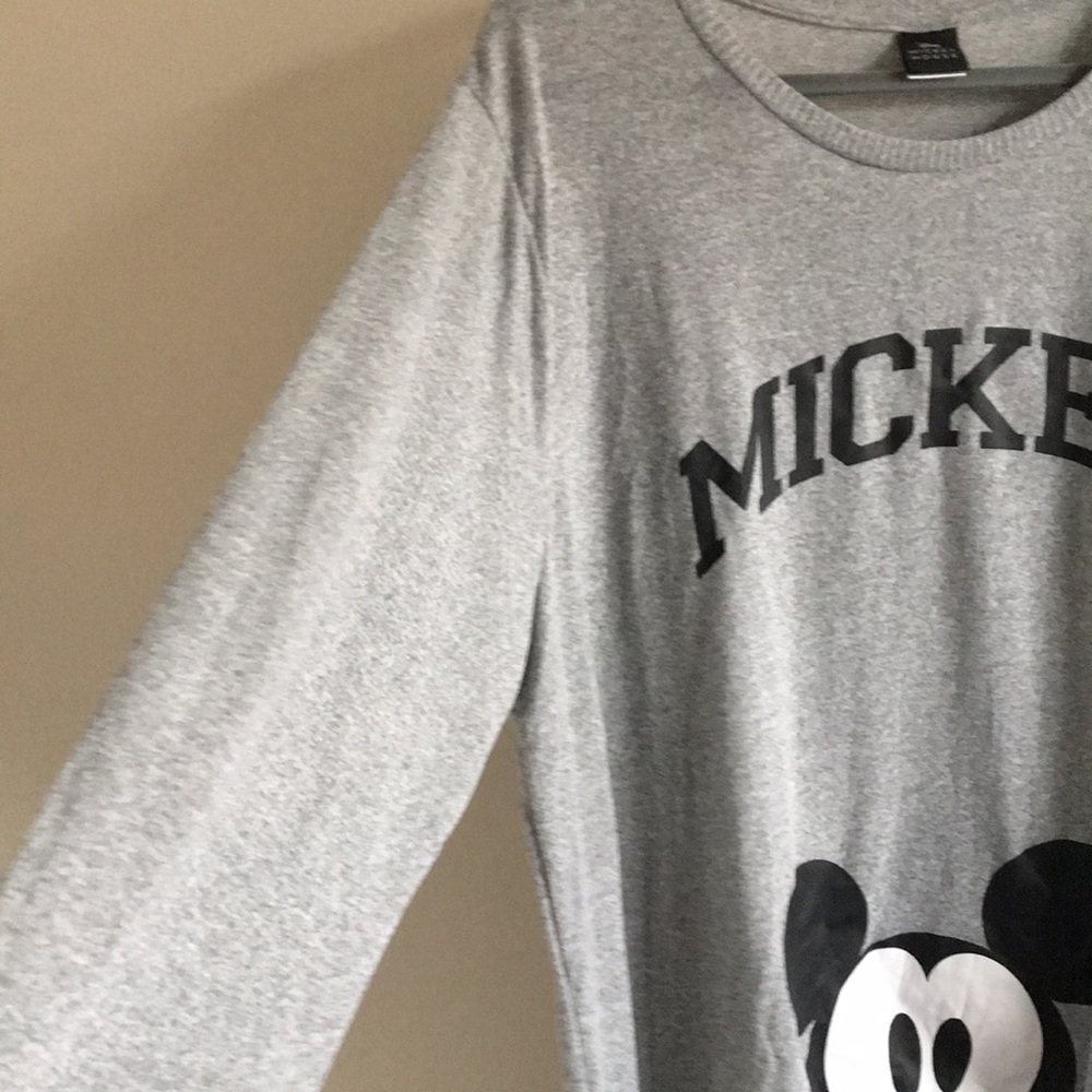 π10 for $100π Disney sweater - Picture 4 of 6